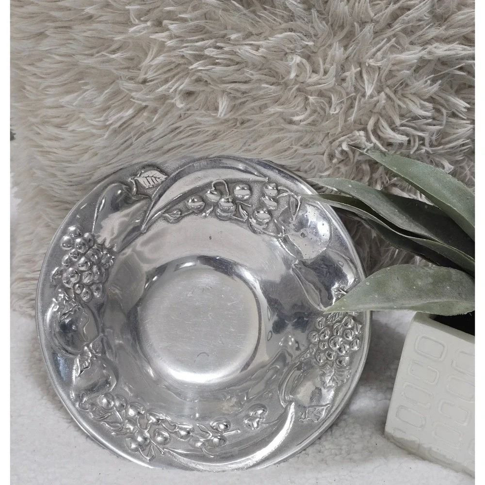 Wilton Armetale Metal Fruit Bowl Grape Leaf Embossed Serving Dish